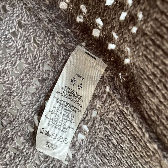 DKNY beige V-neck knit sweater size small - Picture 5 of 8